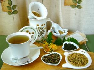 Zdraví pomocníci  Bylinné čaje jsou ideálními společníky při cestě za lepším zdravím. Odedávna jsou používány jako přírodní...