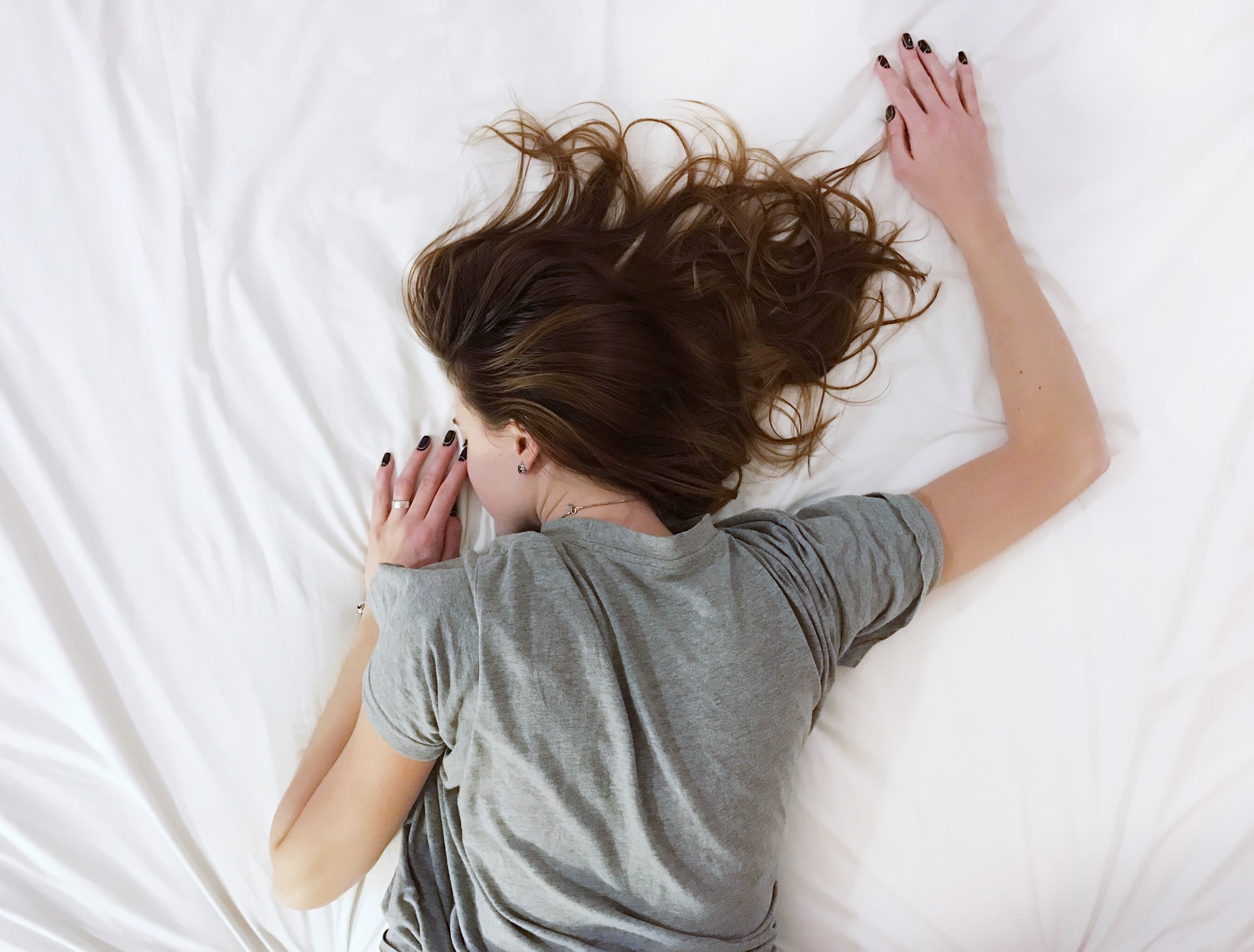 V článku sa dočítate:   	Čo je to chronický únavový syndróm 	Príznaky únavového syndrómu 	Najčastie príčiny chronického únavového...