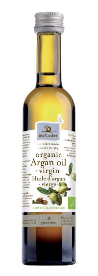 Tento olej sa lisuje za studena z prírodných orechov, takže je RAW. Argánový olej sa odporúča vnútorne pri vysokom cholesterole, problémoch...